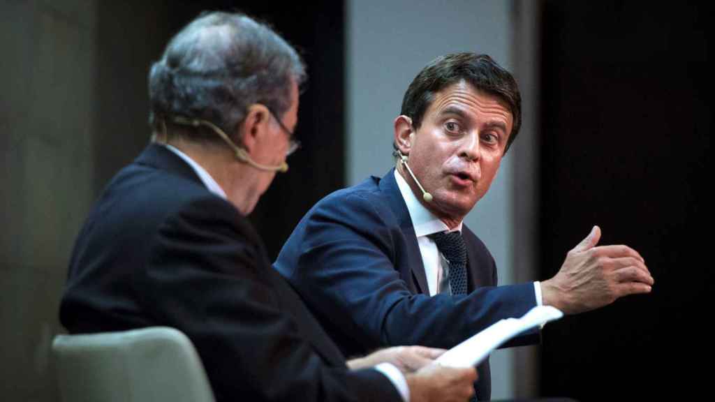 El candidato a la alcaldía de Barcelona 2019 y ex primer ministro de Francia, Manuel Valls (d) / EFE