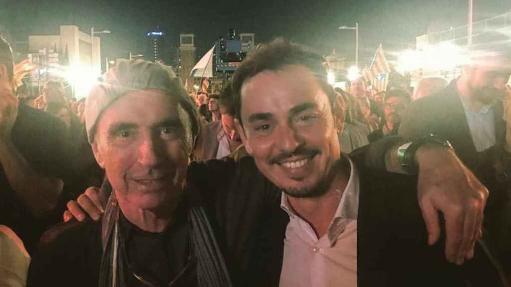 Marc Guerrero, junto al exdiputado de Junts per Catalunya, Lluís Llach / @marc_guerrero