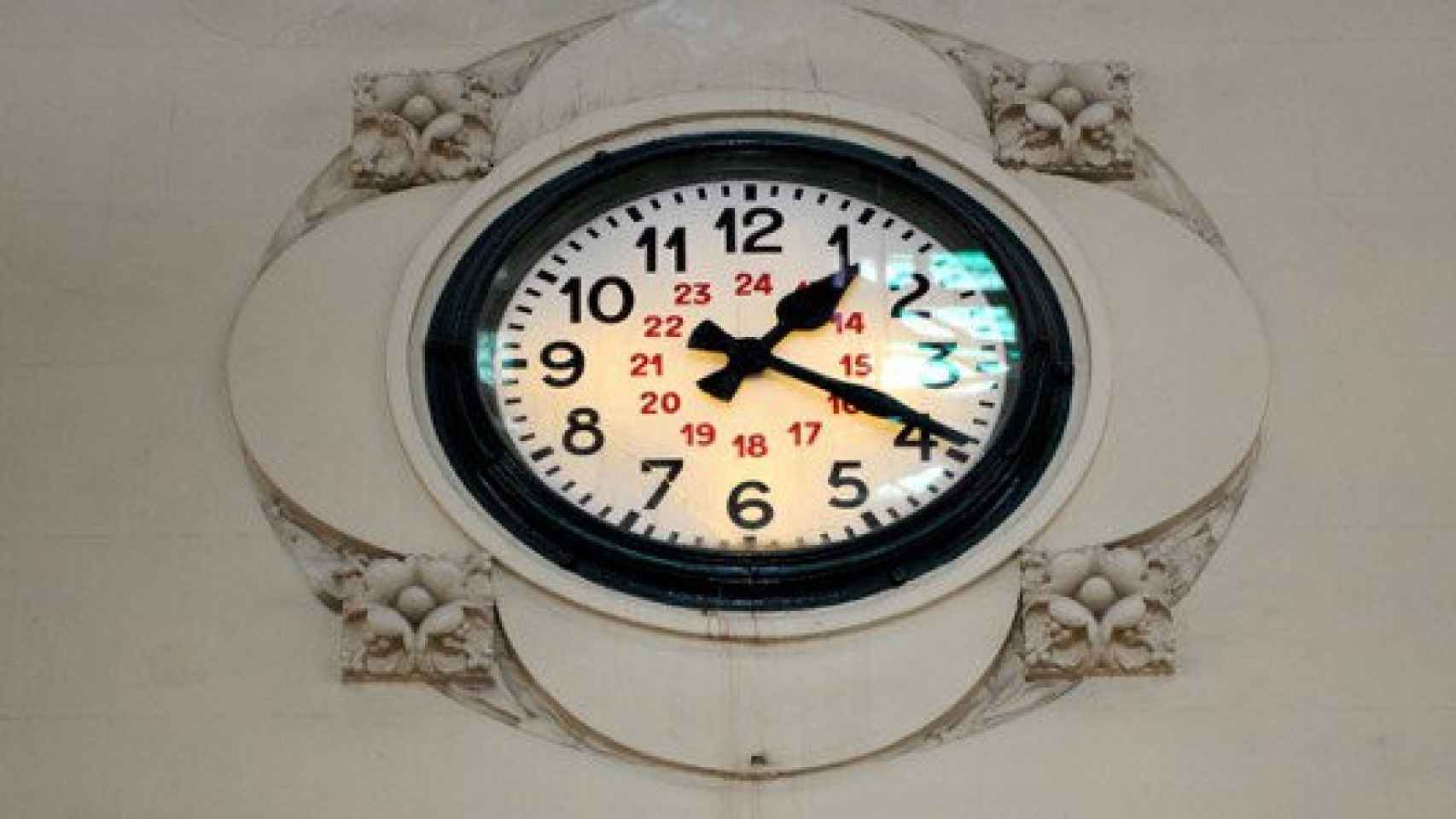 Reloj en la Estació del Nord de Valencia