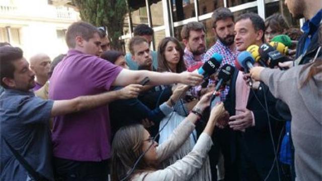 El cabeza de lista de ERC en las recientes elecciones municipales, Alfred Bosch, atendiendo a la prensa este jueves