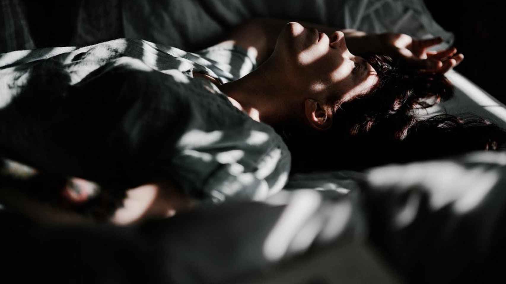 Mujer con insomnio / UNSPLASH