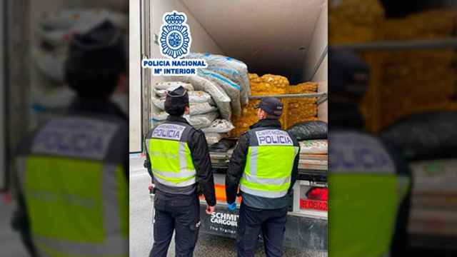 La Policía descubre kilos de marihuana ocultos entre patatas que transportaba un camionero / POLICÍA