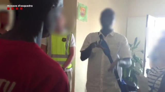 El detenido, de nacionalidad senegalesa, da su versión de los hechos a los Mossos d'Esquedra / TWITTER