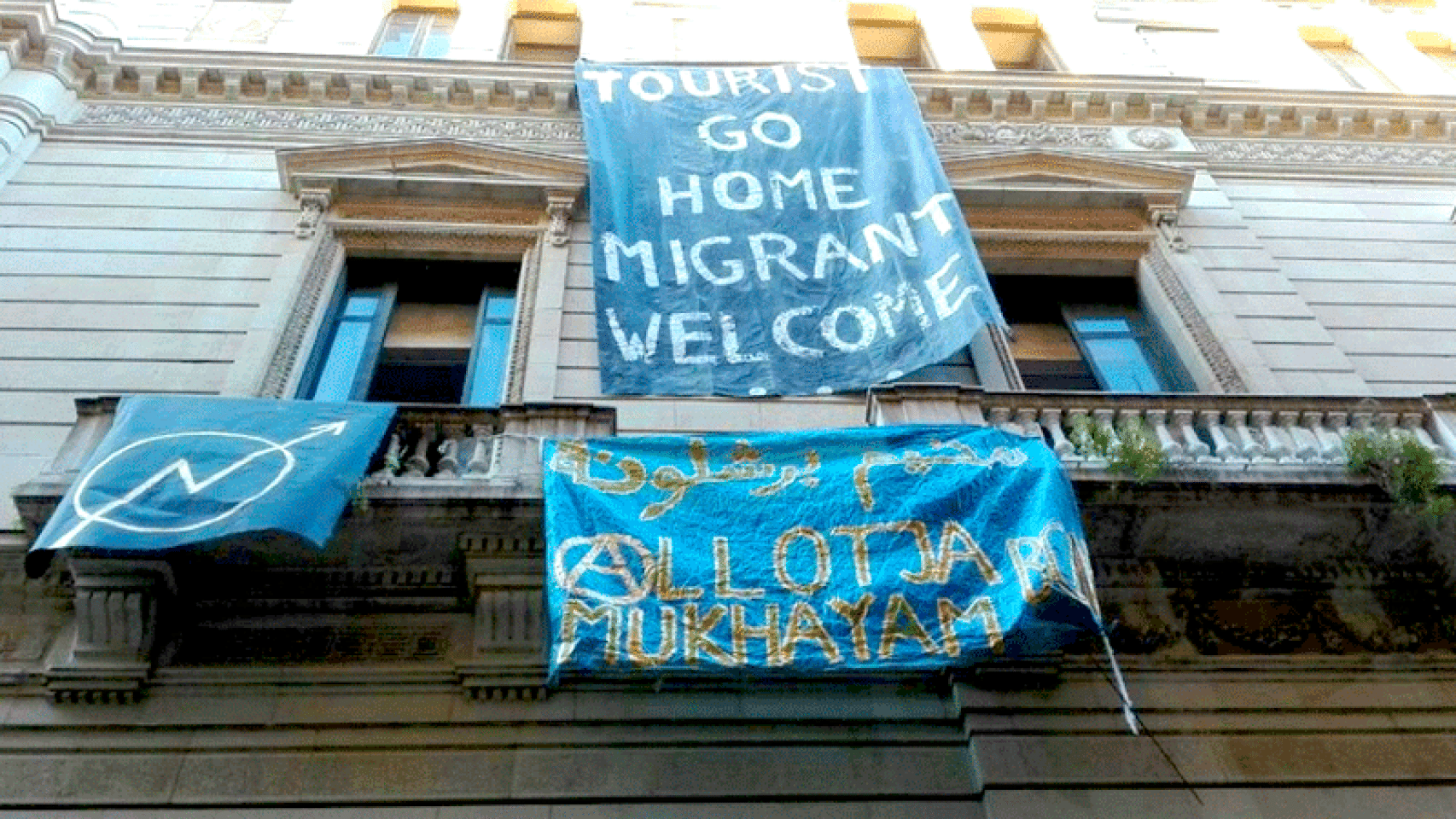 La antigua sede de la Llotja, la Escuela de Artes y Oficios, es ahora un inmueble ocupado.