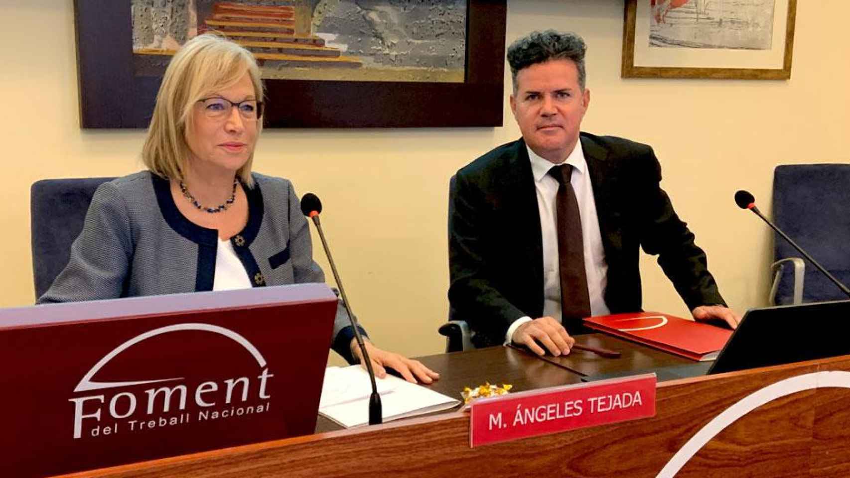 La presidenta de la comisión Laboral y de Recursos Humanos de Foment del Treball, Maria Ángeles Tejada, y el director de relaciones laborales, Javier Ibars / CG