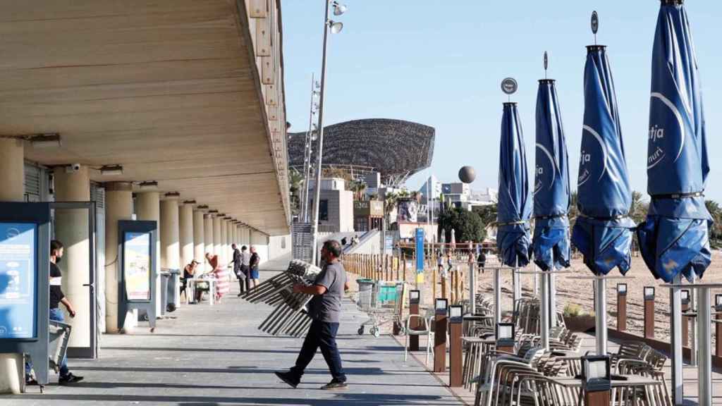 Imagen de establecimientos de restauración en el Frente Marítimo de Barcelona / EFE