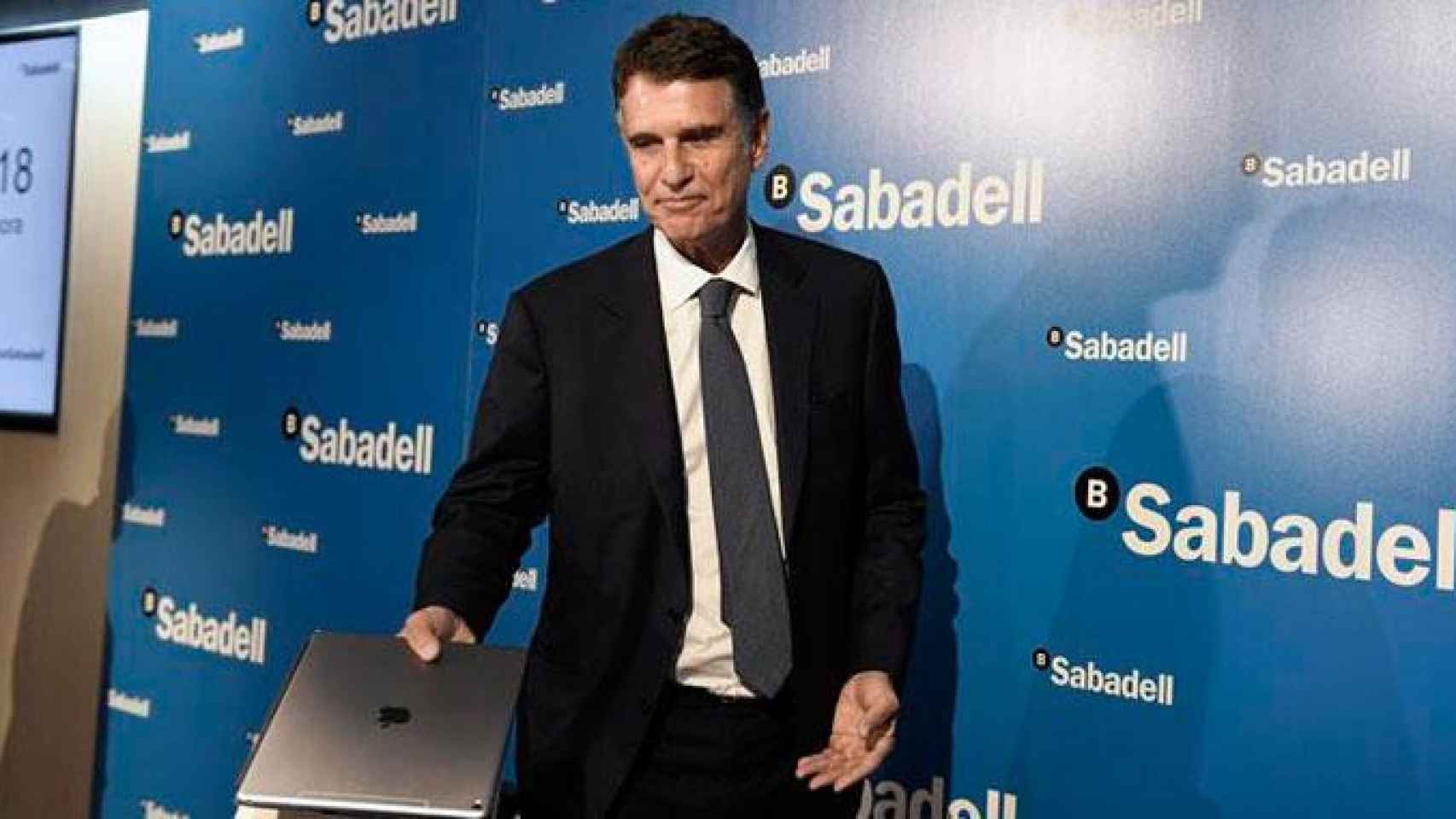 Jaume Guardiola, consejero delegado de Banco Sabadell, antes de dar a conocer los resultados del tercer trimestre de la entidad en Madrid / EFE