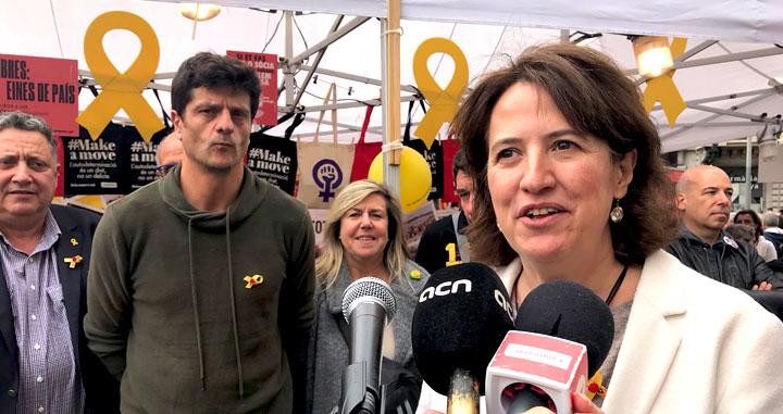 Elisenda Paluzie, la presidenta de la ANC junto a Joel Joan y el resto de candidatos a las elecciones a las cámaras de comercio / EP