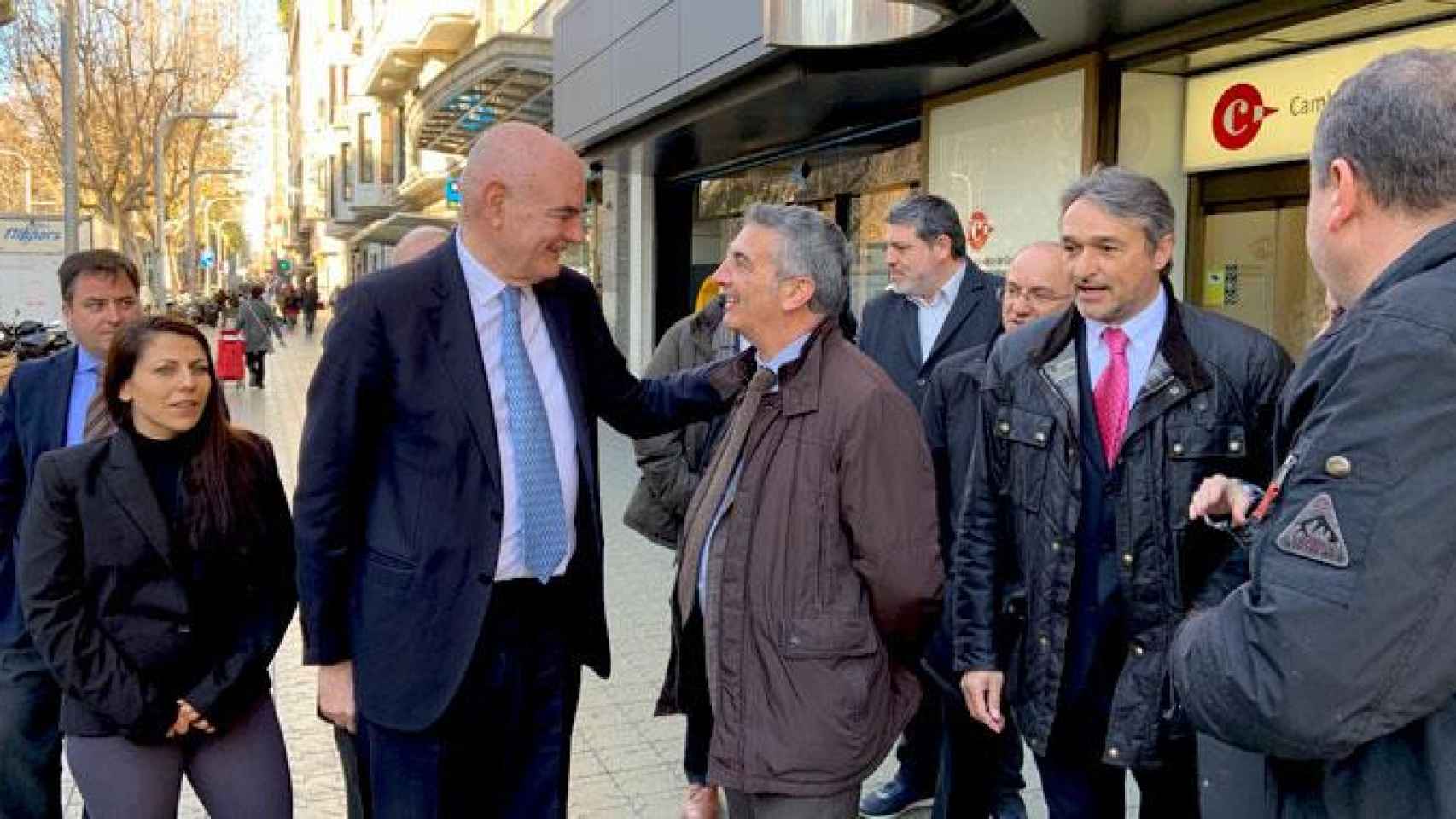 Ramon Masià (c) en la presentación ante los medios de su candidatura para presidir la Cámara de Comercio de Barcelona / CG