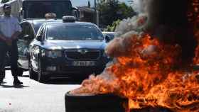 Los taxistas franceses piden más de 100 millones a Uber.