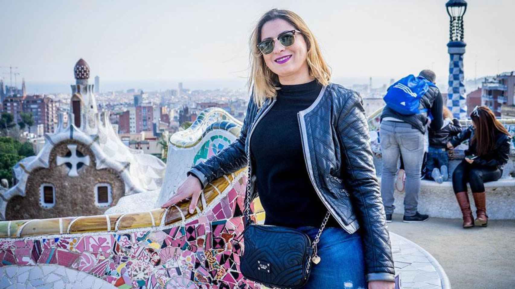 Turista en el Park Güell / DESTINIA