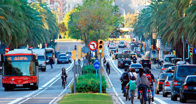 Carriles bici en la calle Marina en Barcelona / CG ciudades