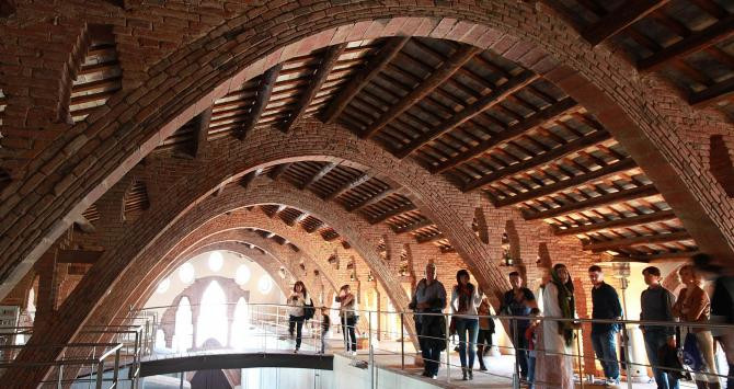 Interior de la bodega Adernats en Nulles