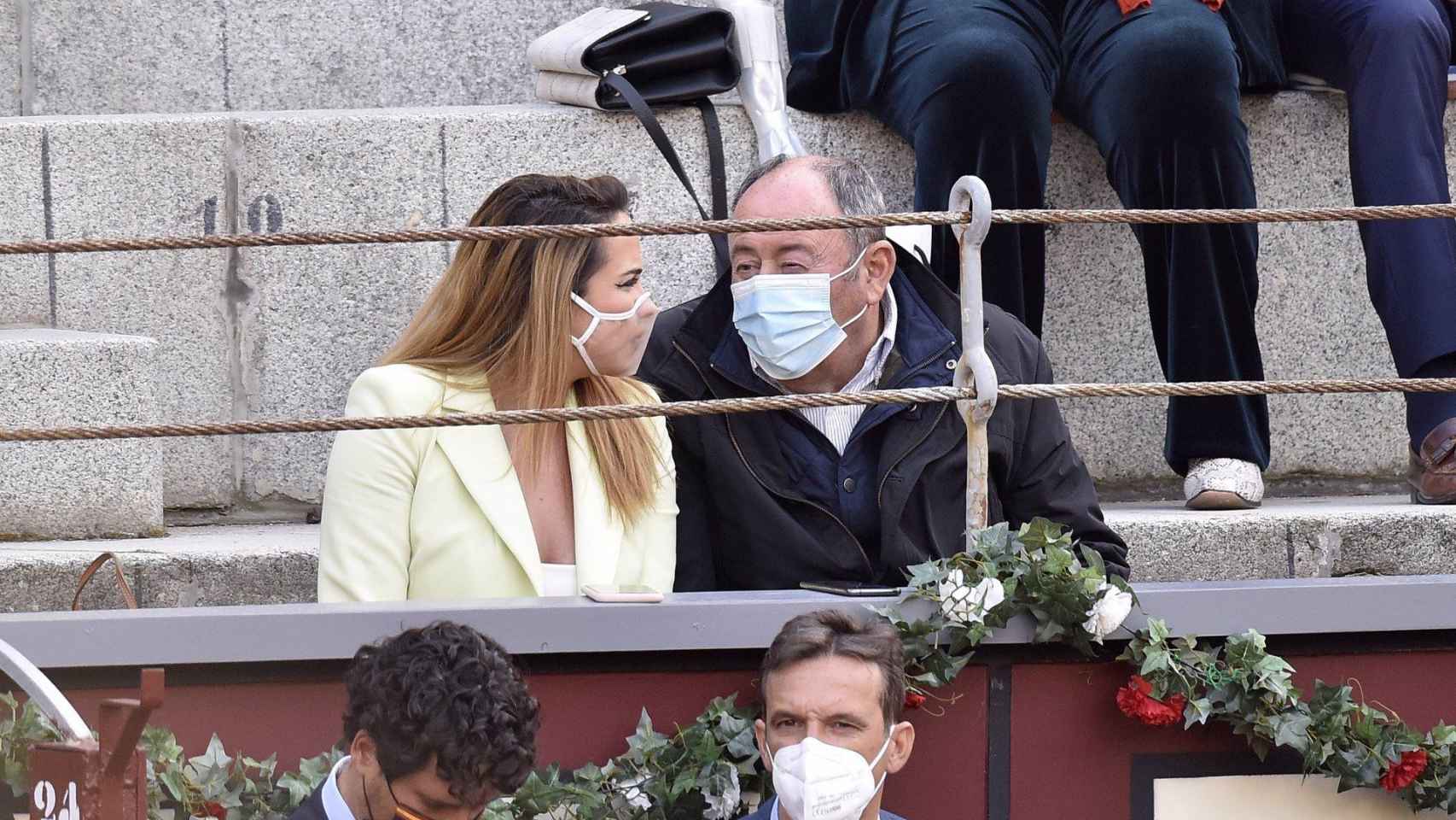 Samira Jalil y Luismi 'el Chatarrero' disfrutan de una tarde de toros / EP