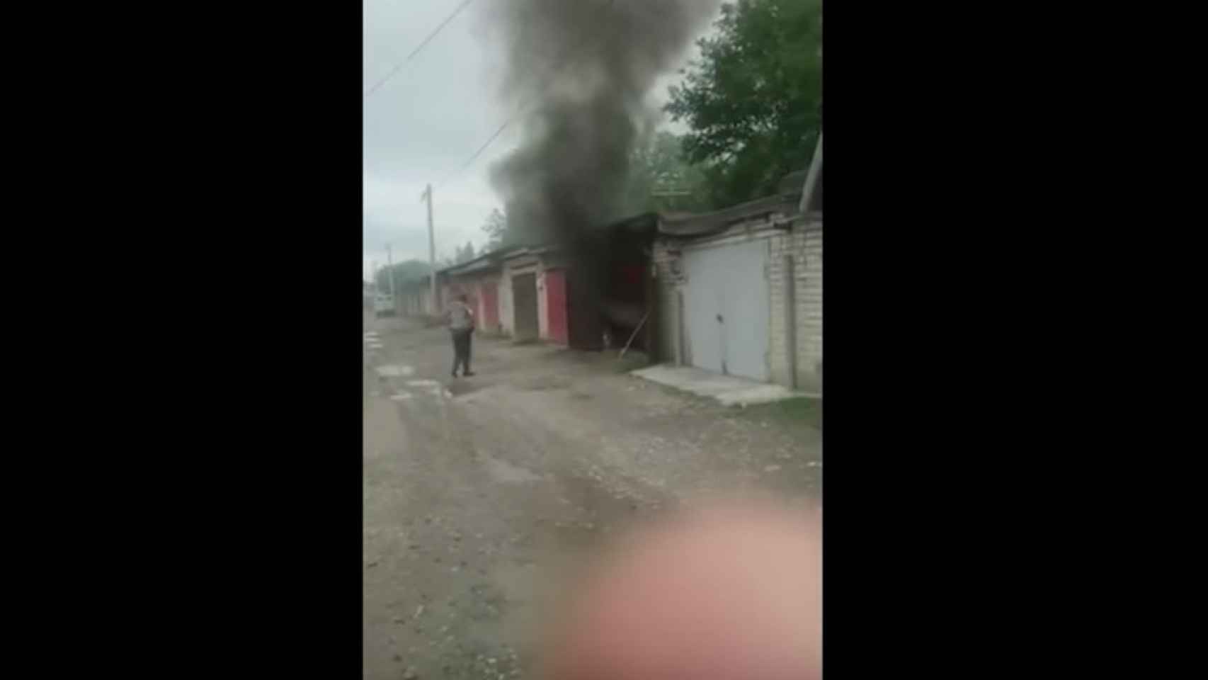 Una foto momentos previos a la explosión en la que el hombre resultó herido