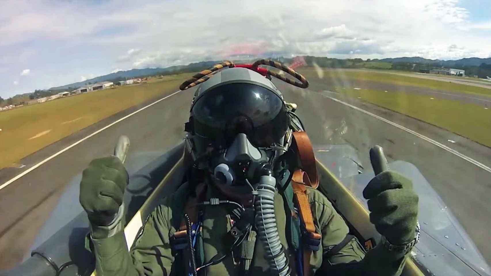 Una foto de archivo de un piloto de las fuerzas aéreas