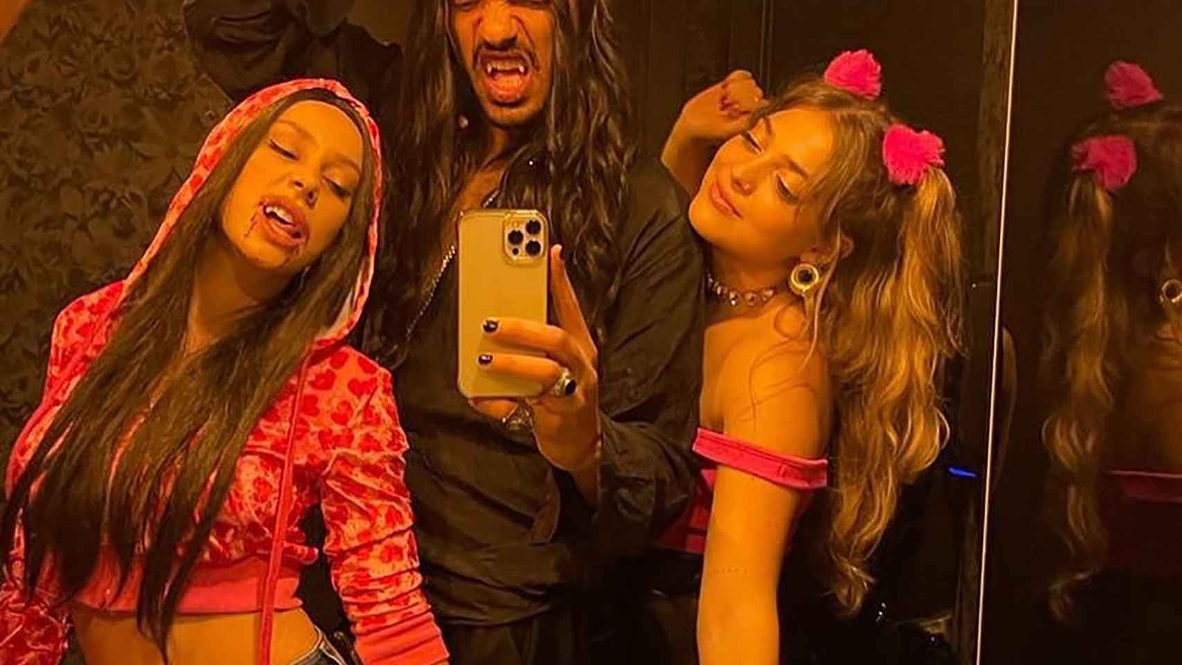 Ester Expósito celebra Halloween con amigos