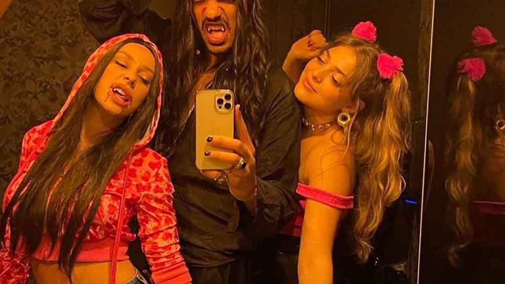 Ester Expósito celebra Halloween con amigos