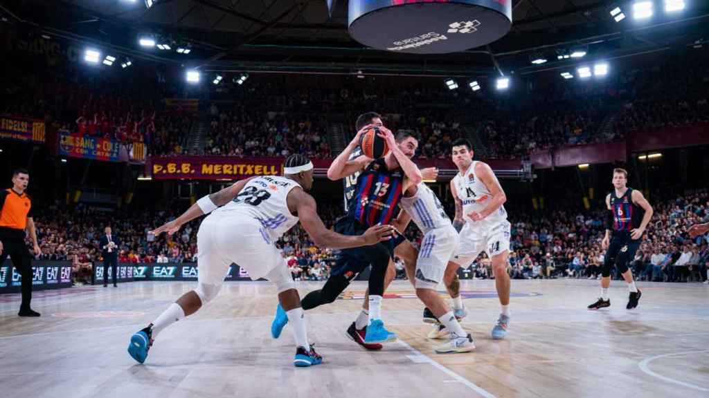 Jugada del Barça durante el clásico de la Euroliga / FCB