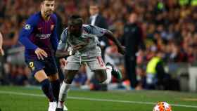 Una foto de Gerard Piqué y Sadio Mané durante el Barça - Liverpool / EFE