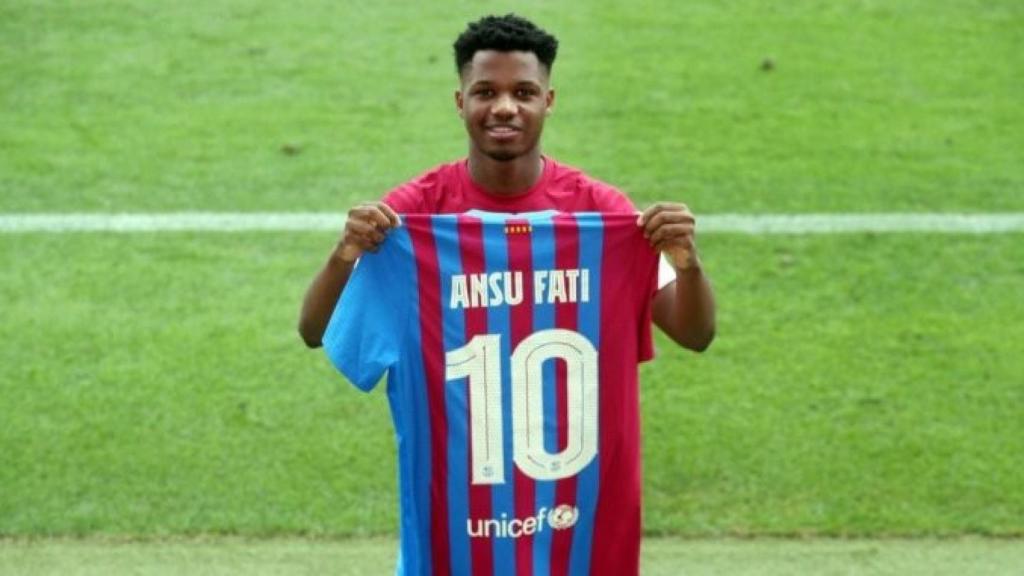 Ansu Fati luciendo el '10' del Barça