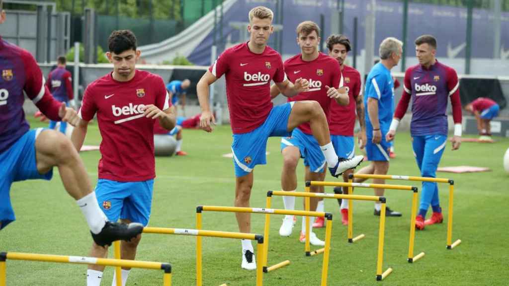 Entrenamiento del Barça de Koeman antes de empezar la Liga, con una nueva lesión en el conjunto de Koeman / FCB