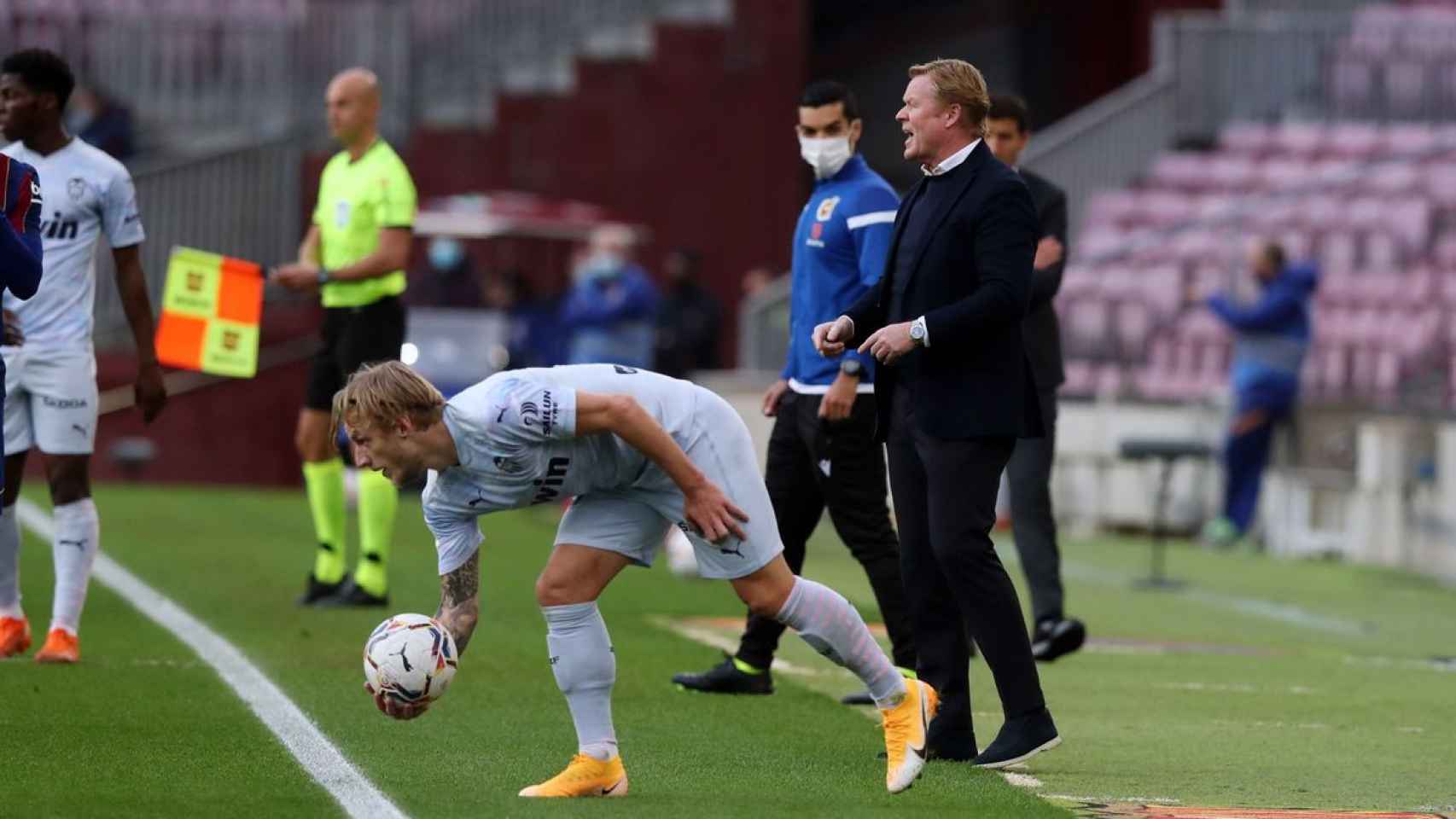 Koeman ante el Valencia en el Camp Nou / FC BARCELONA