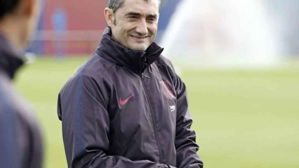 Una foto de Ernesto Valverde durante un entrenamiento del Barça / FCB