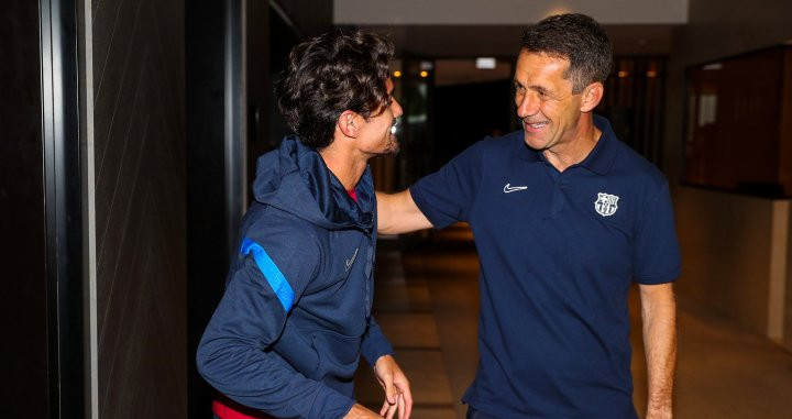 Álex Collado hablando con Ramon Planes / FC Barcelona