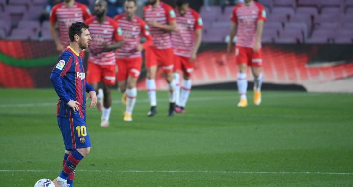 Leo Messi, lamentando la derrota ante el Granada | EFE