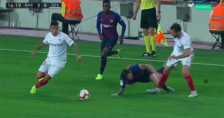 El momento en que Leo Messi se tuerce el codo