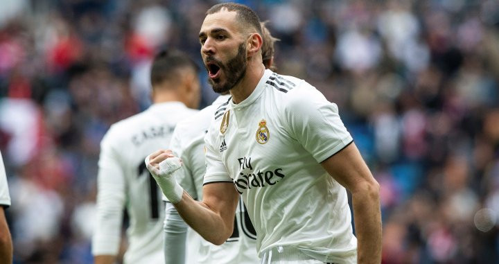 Benzema celebra el tercer tanto logrado ante el Athletic Club / EFE