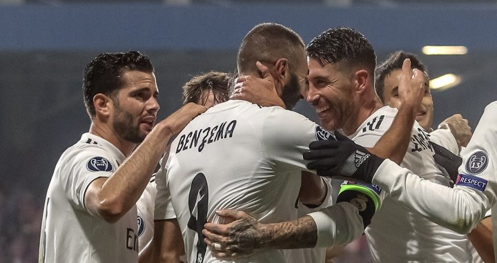 Los jugadores del Real Madrid celebran el gol de Benzema / EFE