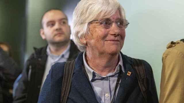 La 'exconsellera' de Educación de la Generalitat, Clara Ponsatí, saliendo en libertad de la Ciudad de la Justicia de Barcelona el pasado 28 de marzo / Lorena Sopêna - EUROPA PRESS