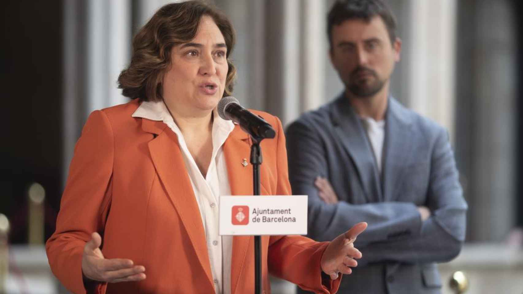 La alcadesa de Barcelona, Ada Colau, en rueda de prensa para informar sobre su declaración en el juzgado número 21 de Barcelona como investigada por otorgar supuestamente subvenciones a entidades afines / EFE - Marta Perez