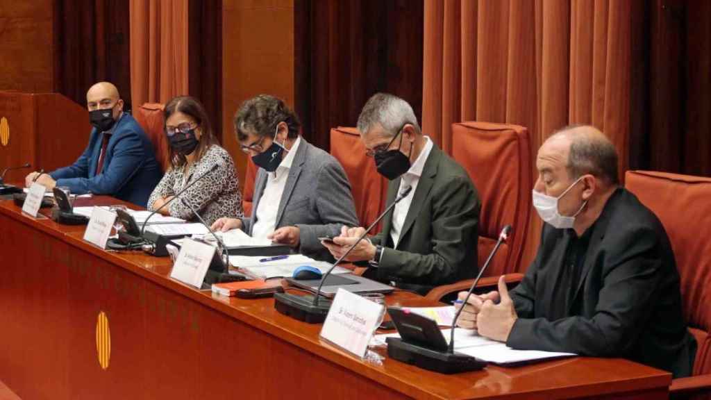 Vicent Sanchis, director de TV3 (derecha), en la comisión de control de la CCMA / PARLAMENT