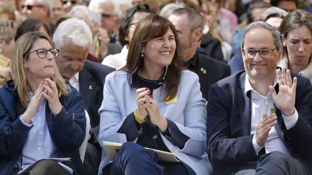 Elsa Artadi, Laura Borràs y Quim Torra, miembros del núcleo duro de Puigdemont y contrarios al bilingüismo en Cataluña, durante el acto de presentación de las candidaturas de Junts Per Catalunya / EFE