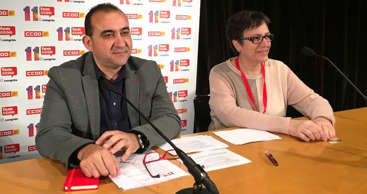 El secretario general de CCOO de Cataluña, Javier Pacheco (i), y la portavoz del sindicato, Montse Ros (d), en una imagen de archivo / CG