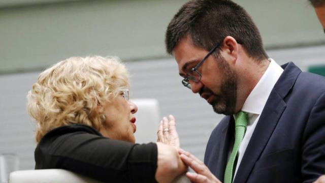 Manuela Carmena, alcaldesa de Madrid, y Carlos Sánchez Mato, hasta ahora concejal de Hacienda del ayuntamiento / EFE