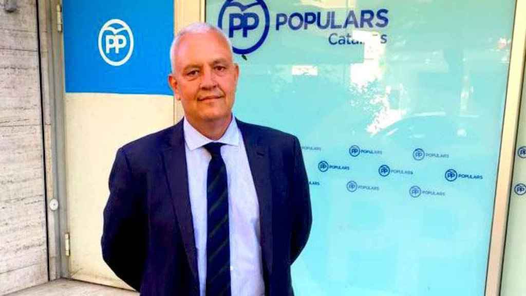 El secretario general del PP catalán, Santi Rodríguez, ante la sede central del partido en Barcelona / CG