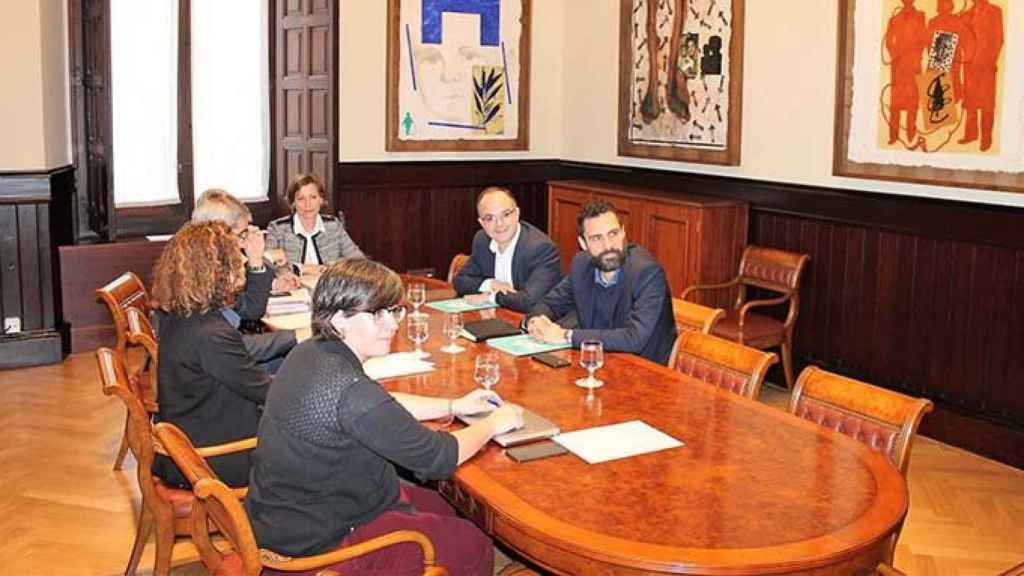 La ponencia conjunta de la reforma del reglamento del Parlament, solo con la presencia de JxS y la CUP / PARLAMENT