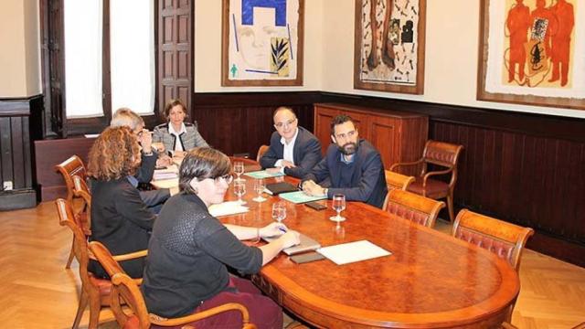 La ponencia conjunta de la reforma del reglamento del Parlament, solo con la presencia de JxS y la CUP / PARLAMENT