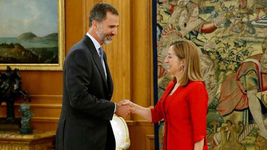 El rey Felipe VI y la presidenta del Congreso, Ana Pastor / EFE