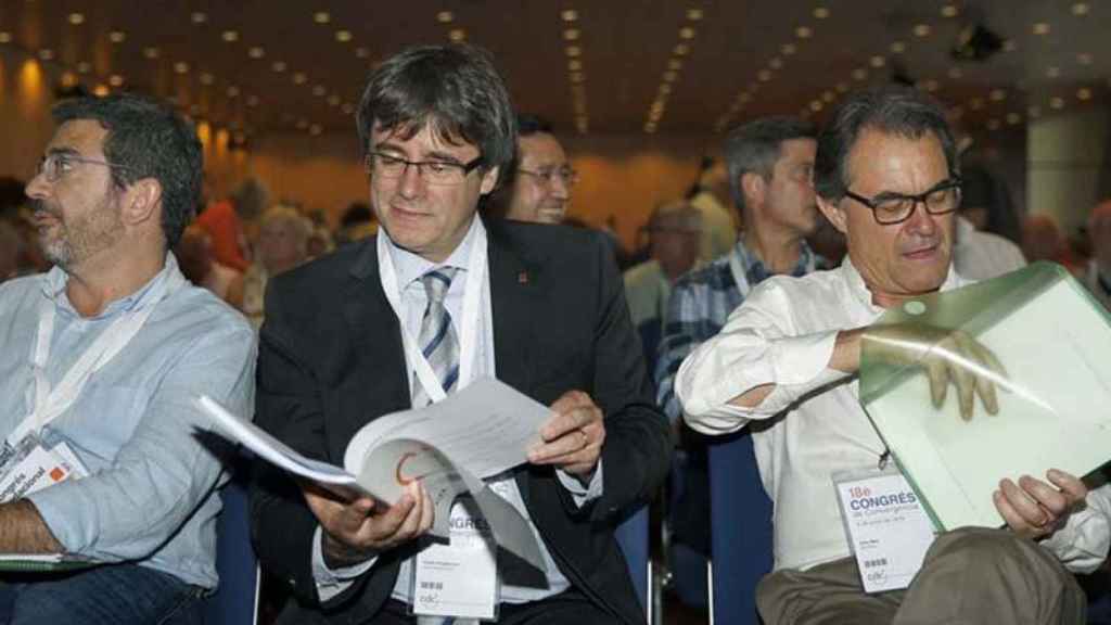 Francesc Sánchez, Carles Puigdemont y Artur Mas, en el congreso de refundación de CDC.