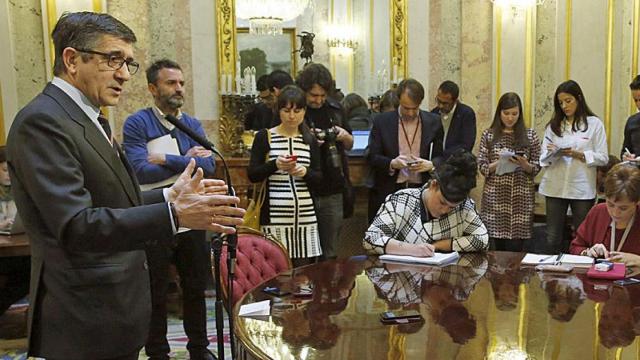 Patxi López, presidente del Congreso, durante la rueda de prensa de este martes.