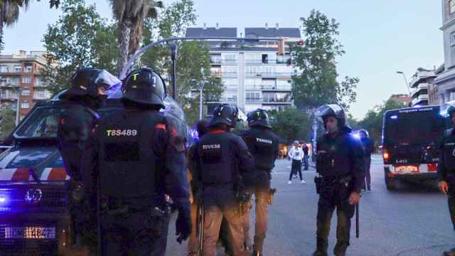 Despliegue policial en la Bonanova / GALA ESPÍN