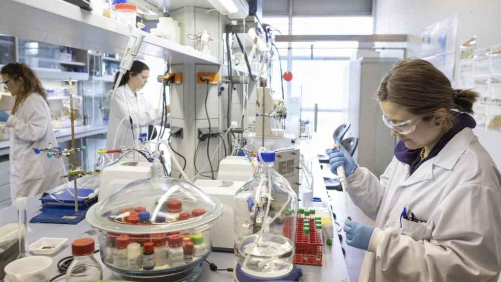 Laboratorio del Icra, que ha creado un nuevo sistema para eliminar contaminantes persistentes en el agua / EUROPA PRESS