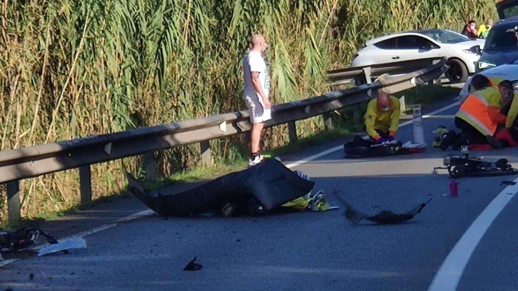 Servicios de emergencias tras el accidente con dos ciclistas fallecidos en Barcelona / JORDI RUIZ