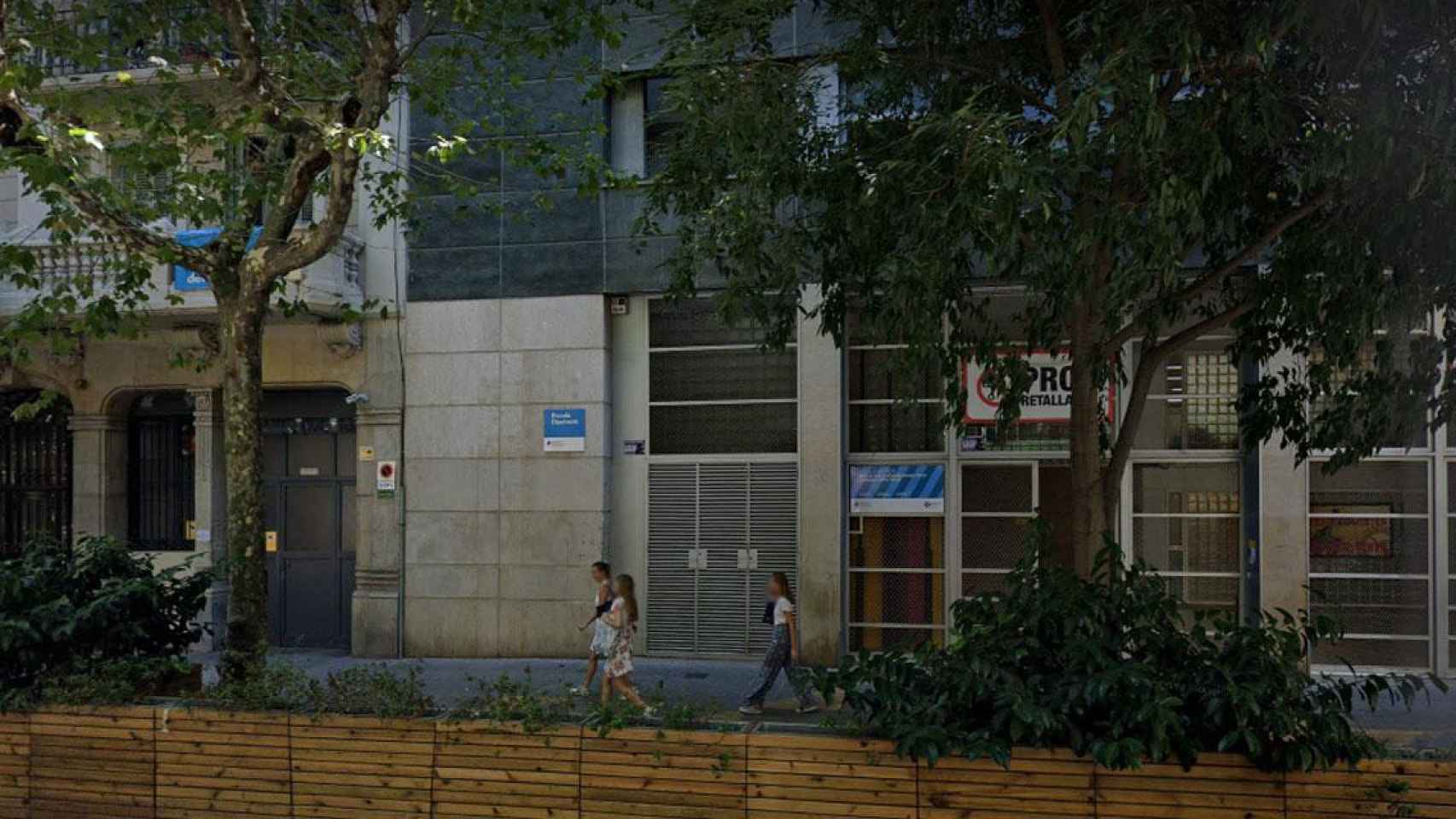 Escuela Diputación de Barcelona, con una clase aislada por Covid-19 / GOOGLE MAPS