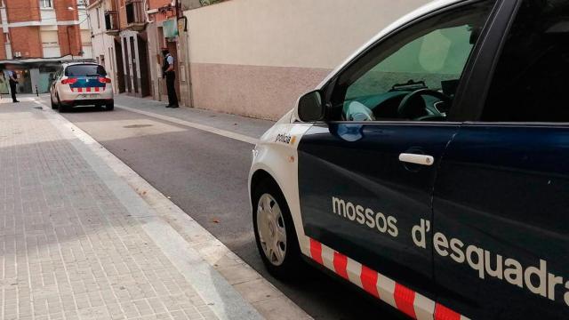 Dos coches de los Mossos Esquadra / EUROPA PRESS